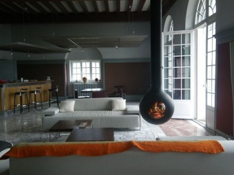 Подвесной дровяной камин Bathyscafocus с выпуклой стеклянной дверцей в Владивостоке